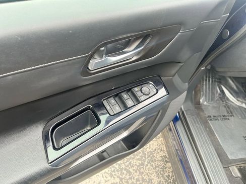 Used 2022 Nissan Pathfinder SL FWD image 18