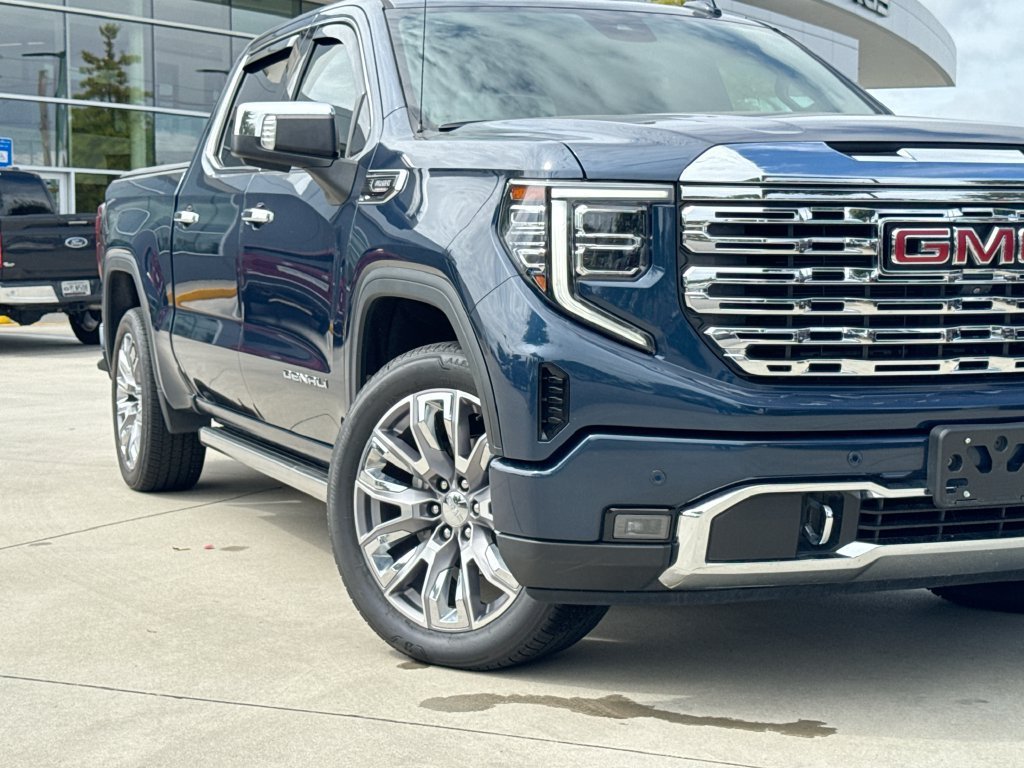 Used 2023 GMC Sierra 1500 Denali w/ Denali Reserve Package AWD/4WD image 9