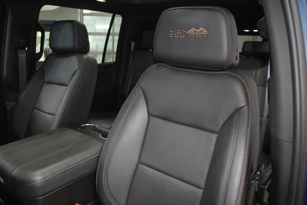 Used 2025 Chevrolet Suburban High Country AWD/4WD image 43