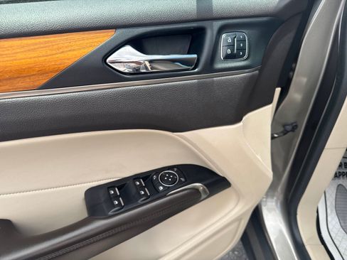 Used 2017 Lincoln MKC Select w/ Lincoln MKC Climate Package AWD/4WD image 14