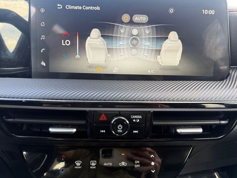 Certified 2025 Nissan Kicks SR image 29