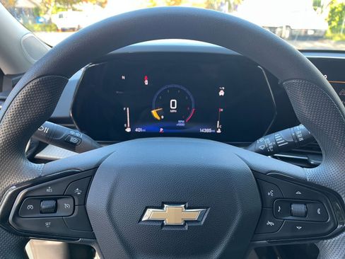 Used 2025 Chevrolet Trax LT image 25