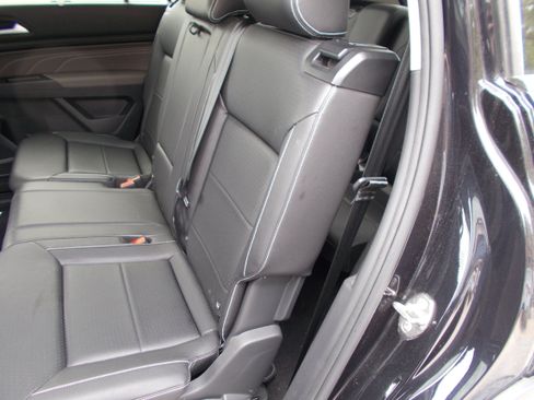 Used 2023 Volkswagen Atlas SE FWD image 12