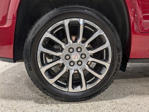 Used 2021 GMC Acadia Denali w/ Denali Technology Package image 11