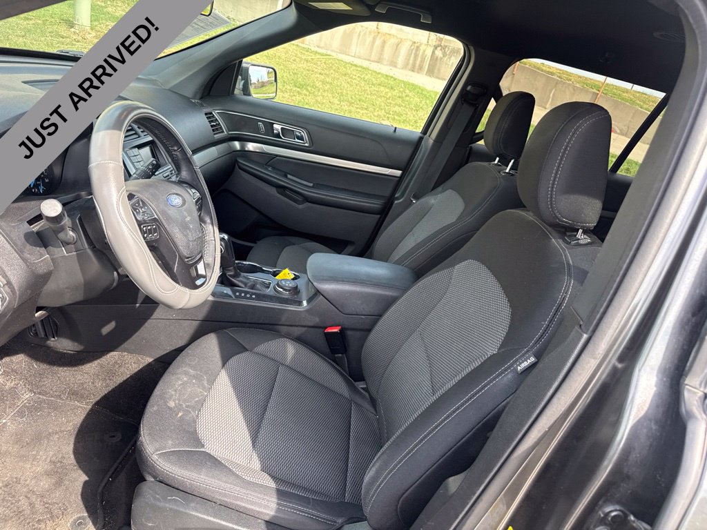 Used 2018 Ford Explorer XLT AWD/4WD image 12