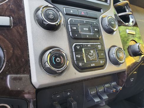 Used 2016 Ford F250 Platinum w/ FX4 Off-Road Package AWD/4WD image 32