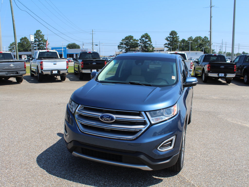 Used 2018 Ford Edge Titanium w/ Ford Safe & Smart Package FWD image 4