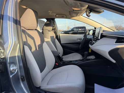 Used 2021 Toyota Corolla LE image 18