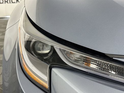 Certified 2025 Toyota Corolla LE image 9