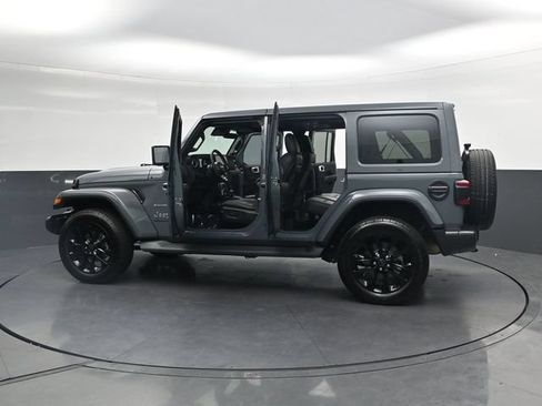 Used 2024 Jeep Wrangler Unlimited Sahara w/ Technology Group AWD/4WD image 41