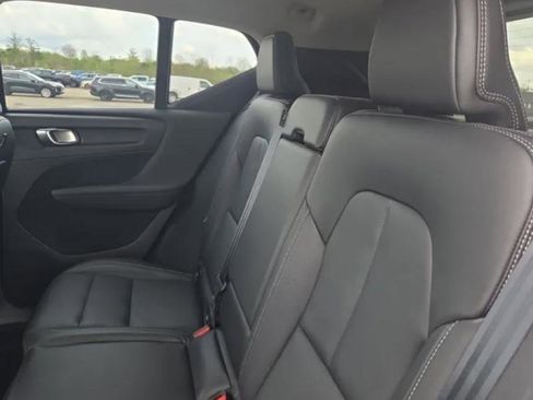 Used 2021 Volvo XC40 T5 Momentum AWD/4WD image 11