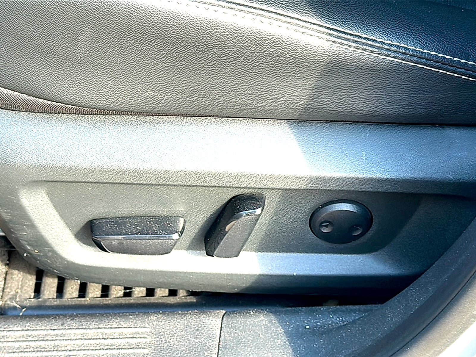Used 2023 Nissan Rogue SL w/ SL Premium Package FWD image 8