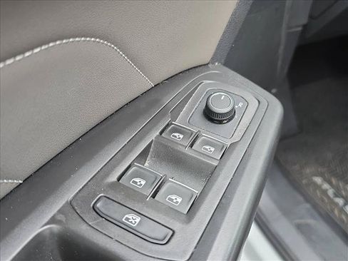 Used 2023 Volkswagen Atlas Cross Sport SE FWD image 9