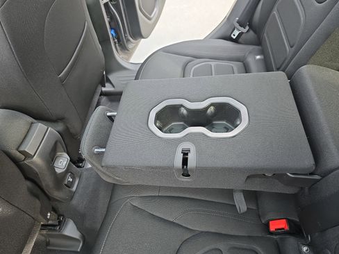 Used 2020 Jeep Renegade Latitude w/ Popular Equipment Group image 15