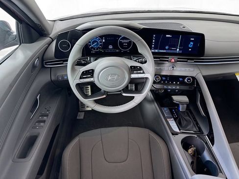 New 2025 Hyundai Elantra SEL FWD image 18