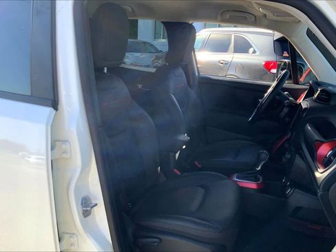 Used 2022 Jeep Renegade Trailhawk image 9