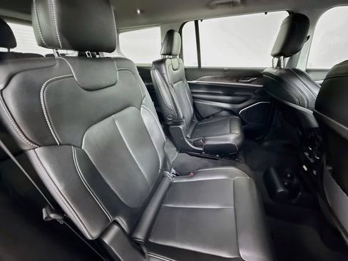 Used 2023 Jeep Grand Cherokee L Limited w/ Luxury Tech Group II AWD/4WD image 29