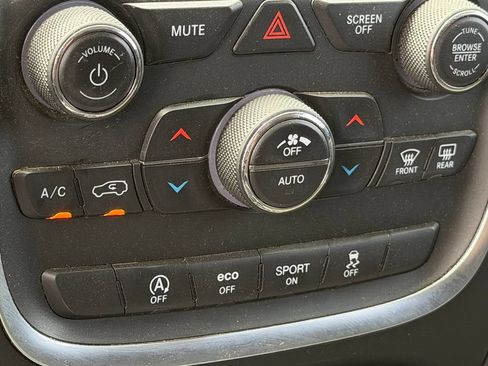 Used 2020 Dodge Durango SXT w/ 3rd Row Seating Group RWD image 19