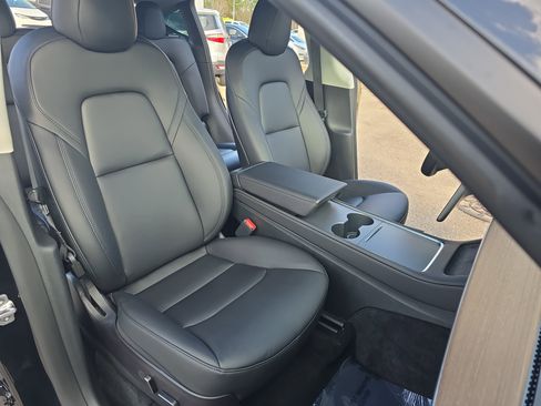 Used 2023 Tesla Model Y Long Range image 10