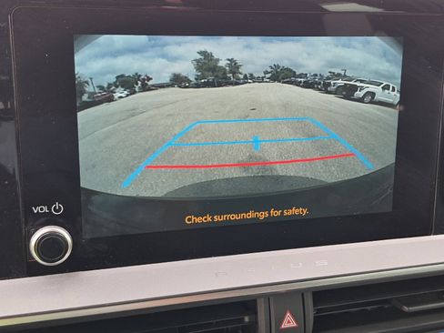 Used 2025 Toyota Prius FWD image 16