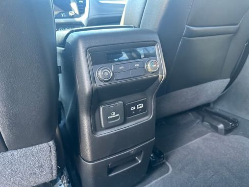 Used 2023 GMC Acadia SLT w/ Elevation Edition image 32