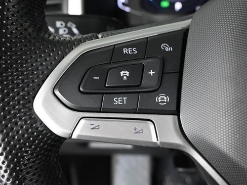 Used 2020 Volkswagen Atlas Cross Sport SEL R-Line image 25