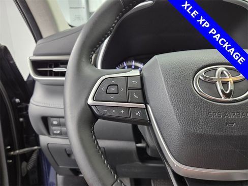 Used 2022 Toyota Highlander XLE image 29