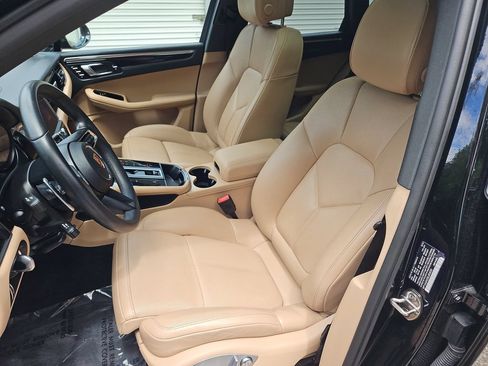 Used 2025 Porsche Macan AWD/4WD image 5