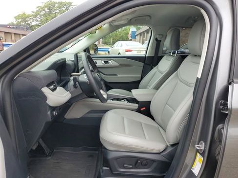 Used 2025 Ford Explorer Active w/ Active Comfort Package image 14
