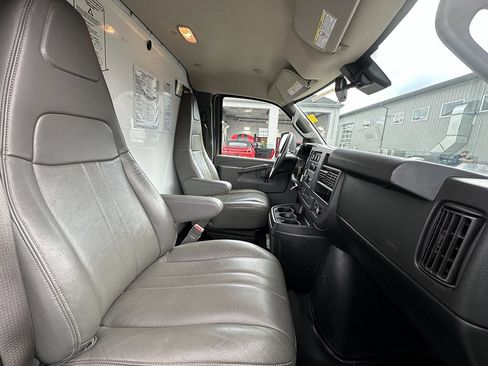 Used 2021 GMC Savana 3500 Extended w/ Power Convenience Package RWD image 20