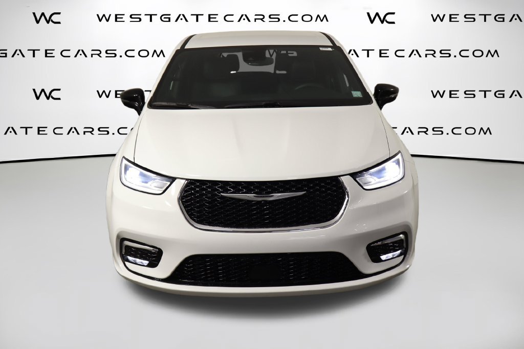 Used 2025 Chrysler Pacifica Select FWD image 2