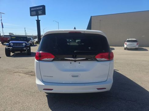 Used 2024 Chrysler Voyager LX image 6