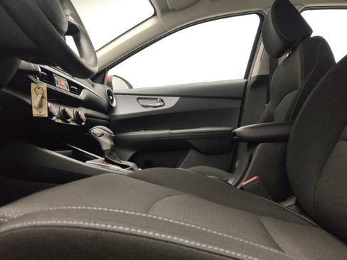 Used 2022 Kia Forte LXS FWD image 17