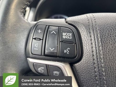 Used 2016 Toyota Highlander XLE image 14