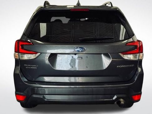 Used 2022 Subaru Forester Premium image 8