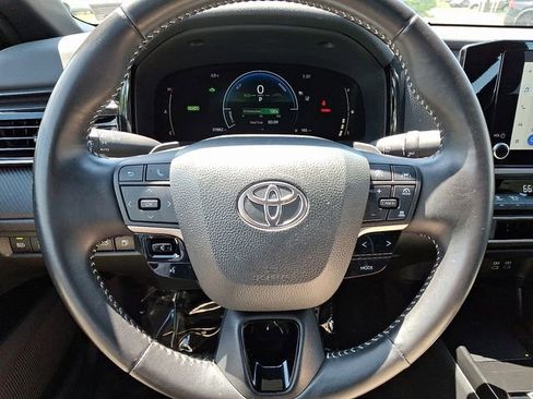 Used 2025 Toyota Camry SE w/ Convenience Package FWD image 18
