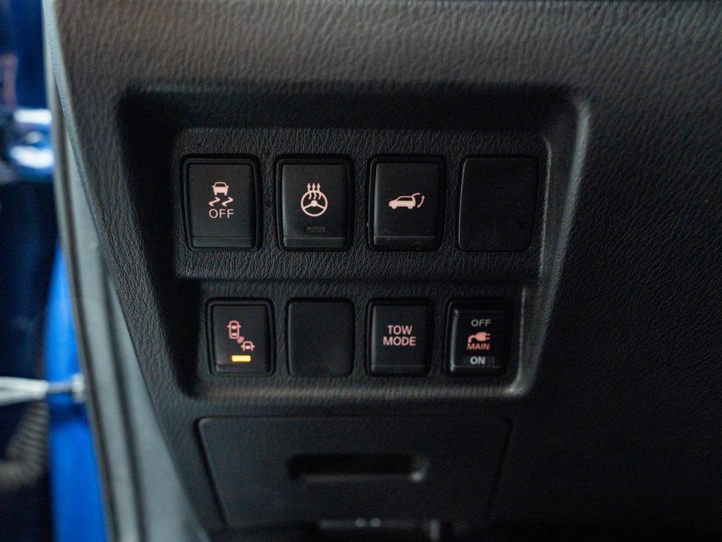 Used 2018 Nissan Pathfinder SL FWD image 39