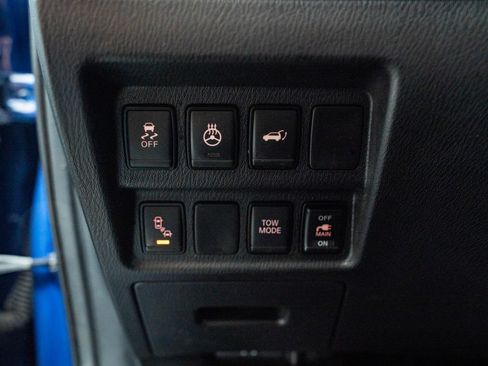 Used 2018 Nissan Pathfinder SL FWD image 39