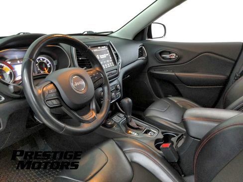 Used 2019 Jeep Cherokee Trailhawk w/ Cold Weather Group AWD/4WD image 17