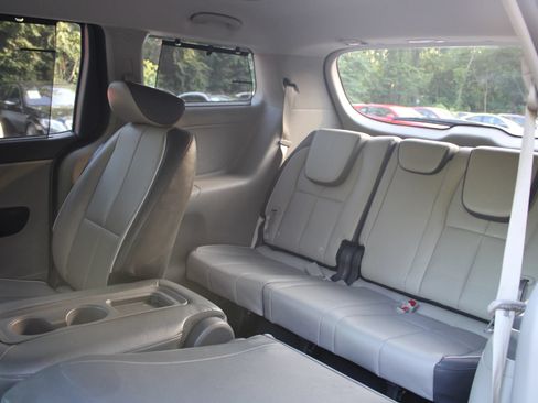 Used 2016 Kia Sedona EX FWD image 24