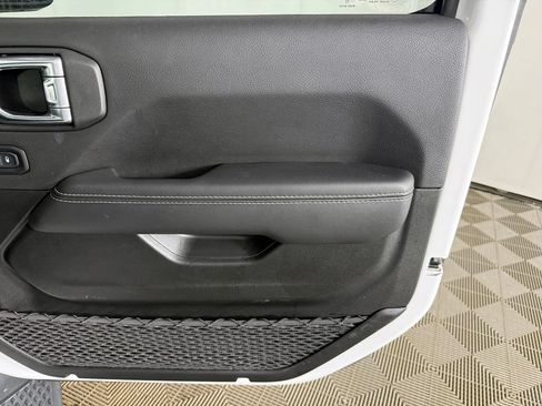 Used 2022 Jeep Gladiator Overland AWD/4WD image 16