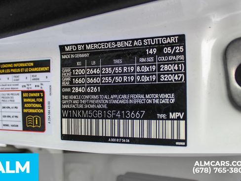 Used 2025 Mercedes-Benz GLC 350e 4MATIC image 39