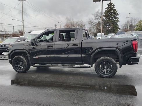 Used 2024 GMC Sierra 1500 AT4 w/ AT4 Preferred Package image 9