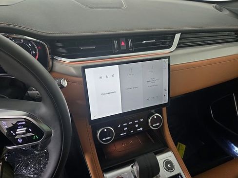 New 2026 Jaguar F-PACE R-Dynamic S image 16