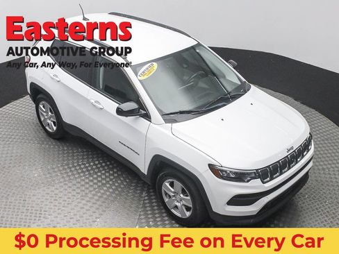 Used 2022 Jeep Compass Latitude w/ Convenience Group FWD image 3