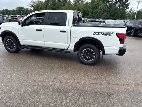 Used 2021 Nissan Titan PRO-4X w/ Pro-4x Convenience Package AWD/4WD image 11