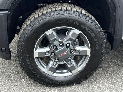 New 2026 GMC Sierra 2500 SLT w/ SLT Premium Package AWD/4WD image 18