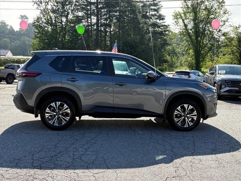 Used 2023 Nissan Rogue SV FWD image 3