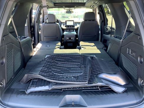 Used 2023 GMC Yukon SLT w/ SLT Premium Package AWD/4WD image 30