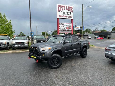 Used 2020 Toyota Tacoma SR AWD/4WD image 1